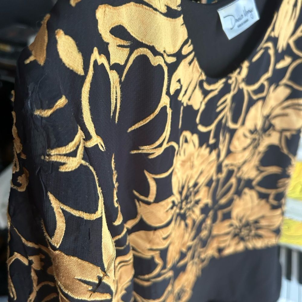 Elegant Black and Gold Floral Women's Blouse XL Hi Low - Picture 10 of 16
